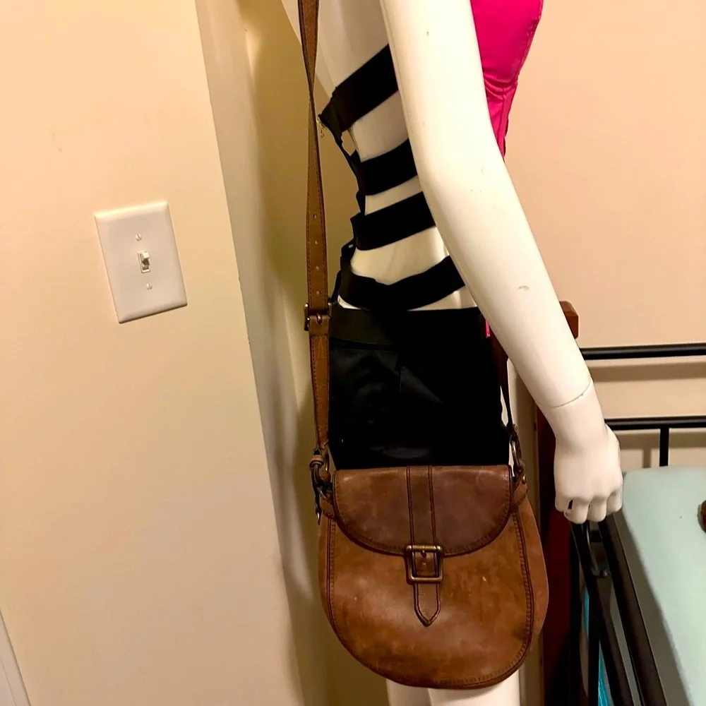 CLOSE OUT SALE FOSSIL🗝️ (VRI) Vintage Re-Issue Crossbody Key Fob - Picture 5 of 15